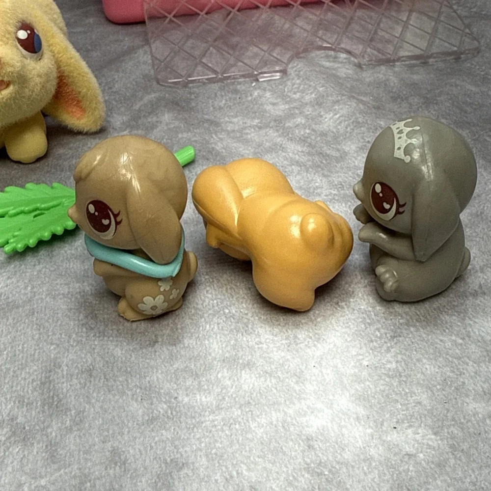 Little Live Pets Mama Surprise Minis Flocked Bunny Rabbit Babies Hutch Moose Toy